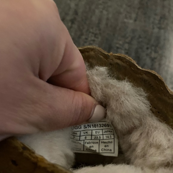 Toddler girl’s size 7 Ugg furry booties in tan - Picture 3 of 5